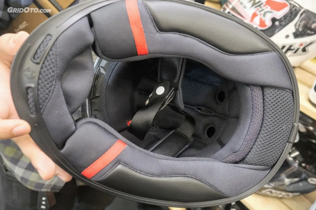 bagian dalam helm bersih